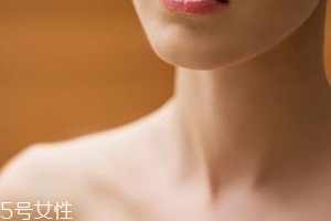 有頸紋是怎么回事？不良習慣加速頸部肌膚衰老