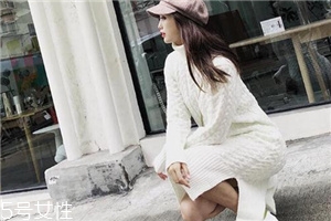 中長(zhǎng)款連衣裙怎么搭配？新年聚餐的首選穿搭