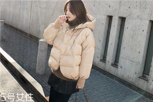 短款羽絨服怎么搭配？小個子女生的顯高利器