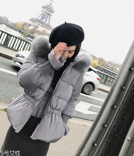 短款羽絨服怎么搭配？小個子女生的顯高利器