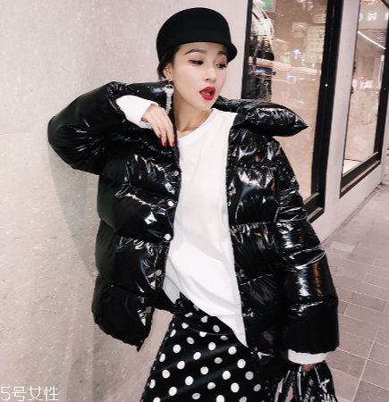 短款羽絨服怎么搭配？小個子女生的顯高利器