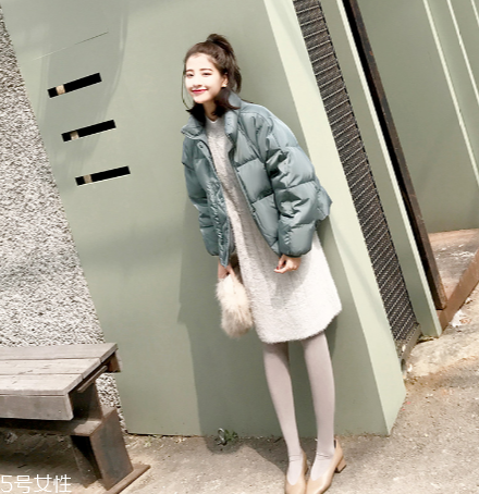 短款羽絨服怎么搭配？小個(gè)子女生的顯高利器
