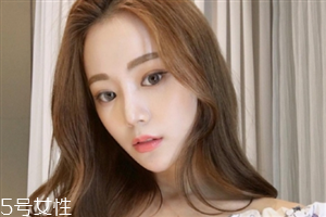 凌亂小卷中長發(fā)怎么弄好看？超美的凌亂小卷中長發(fā)