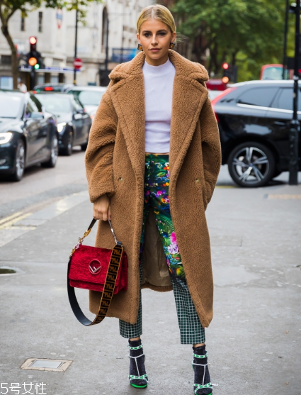 皮草搭配什么鞋子好看？四款鞋子搭配任你選