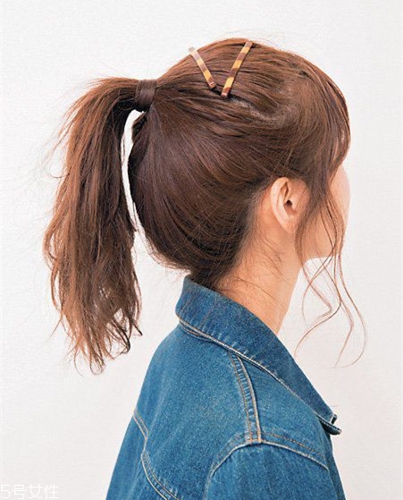 冬天系圍巾怎么扎頭發(fā)？適合搭配羽絨服的發(fā)型