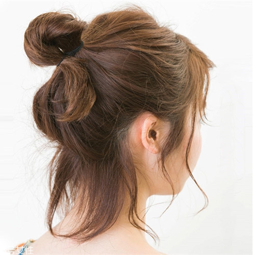 圓臉妹子怎么扎丸子頭好看？根據(jù)臉型選發(fā)型