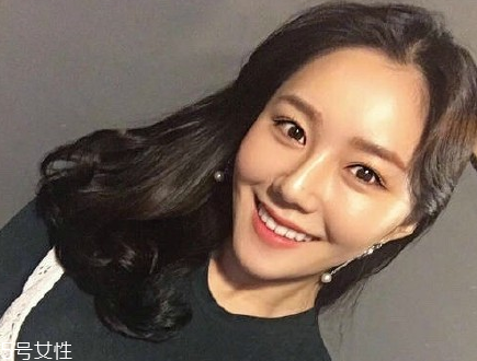 凌亂小卷中長發(fā)怎么弄好看？超美的凌亂小卷中長發(fā)