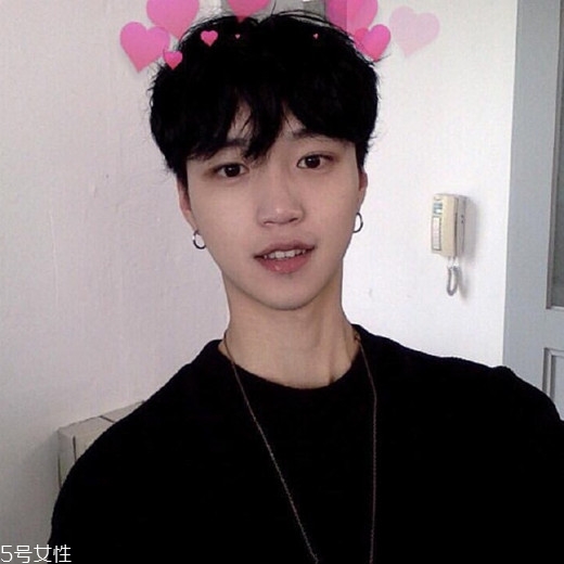 2022最流行發(fā)型顏色男生？男生潮流發(fā)型