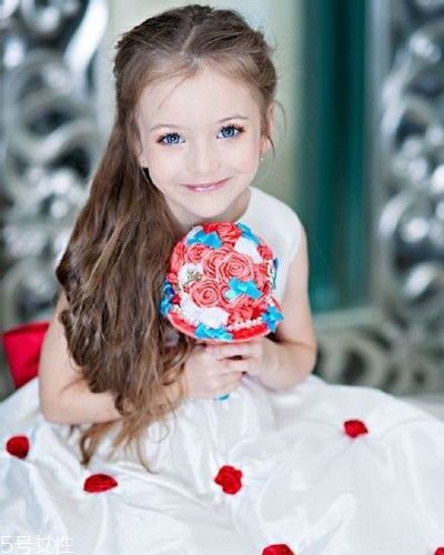 小女孩扎什么頭發(fā)好看？小公主發(fā)型大全