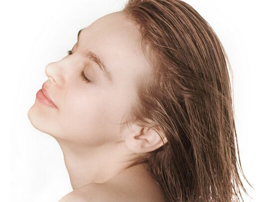 一天掉多少根頭發(fā)是正常的？為頭發(fā)加點營養(yǎng)