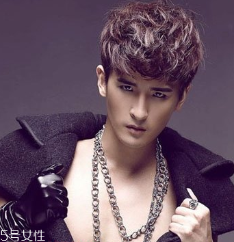 2022最流行發(fā)型顏色男生？男生潮流發(fā)型