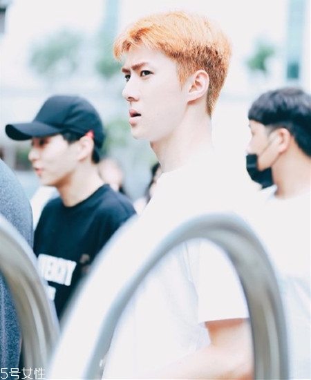 2022最流行發(fā)型顏色男生？男生潮流發(fā)型