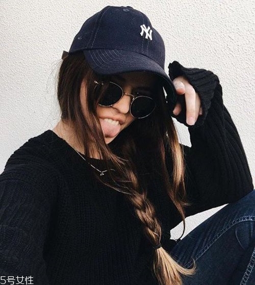 戴棒球帽適合什么發(fā)型？一分鐘學會15種新發(fā)型