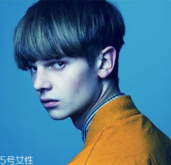 2022最流行發(fā)型顏色男生？男生潮流發(fā)型