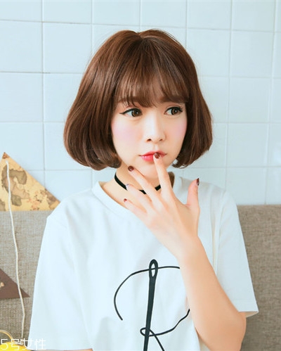 小個(gè)子女生適合什么發(fā)型？蓬松隨意效果