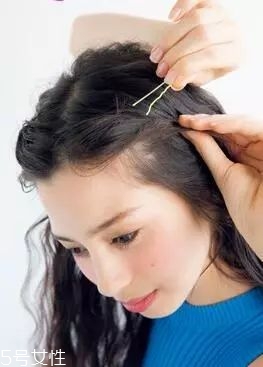 女生冬天長(zhǎng)發(fā)怎么編好看？長(zhǎng)發(fā)妹紙才懂得的痛