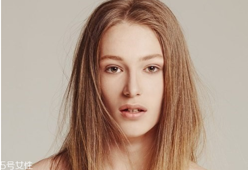 2022最流行的發(fā)色顯白？不同膚色適合不同發(fā)色