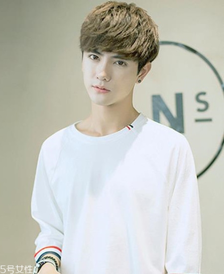 2022最流行發(fā)型顏色男生？男生潮流發(fā)型