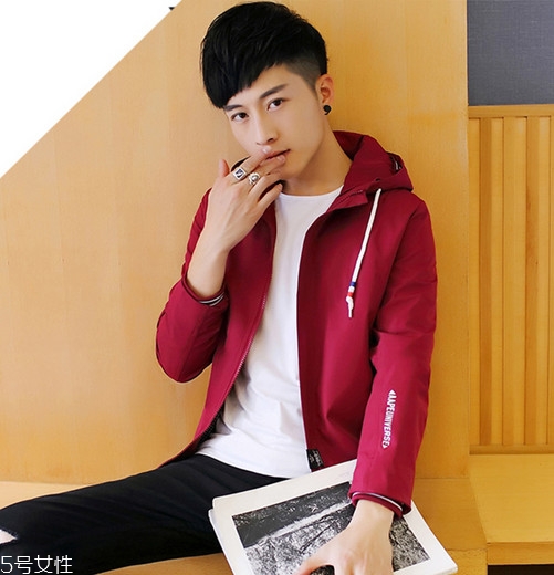 2018男生流行什么發(fā)型款式？2018男生染發(fā)顏色推薦