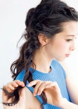 女生冬天長(zhǎng)發(fā)怎么編好看？長(zhǎng)發(fā)妹紙才懂得的痛