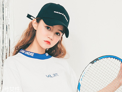 戴棒球帽適合什么發(fā)型？一分鐘學會15種新發(fā)型