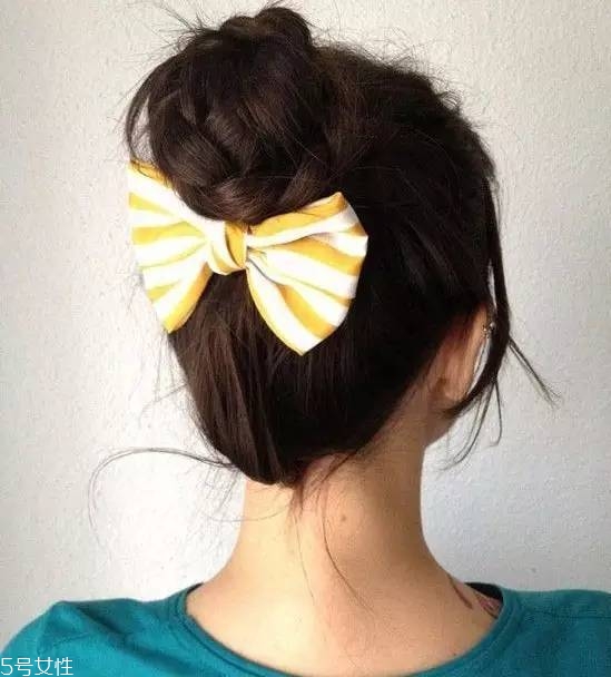 冬天系圍巾怎么扎頭發(fā)？適合搭配羽絨服的發(fā)型