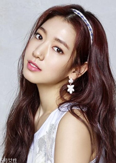 顯白的棕色系發(fā)色有哪些？棕色系發(fā)色大盤點(diǎn)