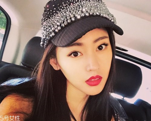 戴棒球帽適合什么發(fā)型？一分鐘學會15種新發(fā)型