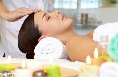 冬天頭發(fā)干燥怎么辦？試試給頭發(fā)做水療