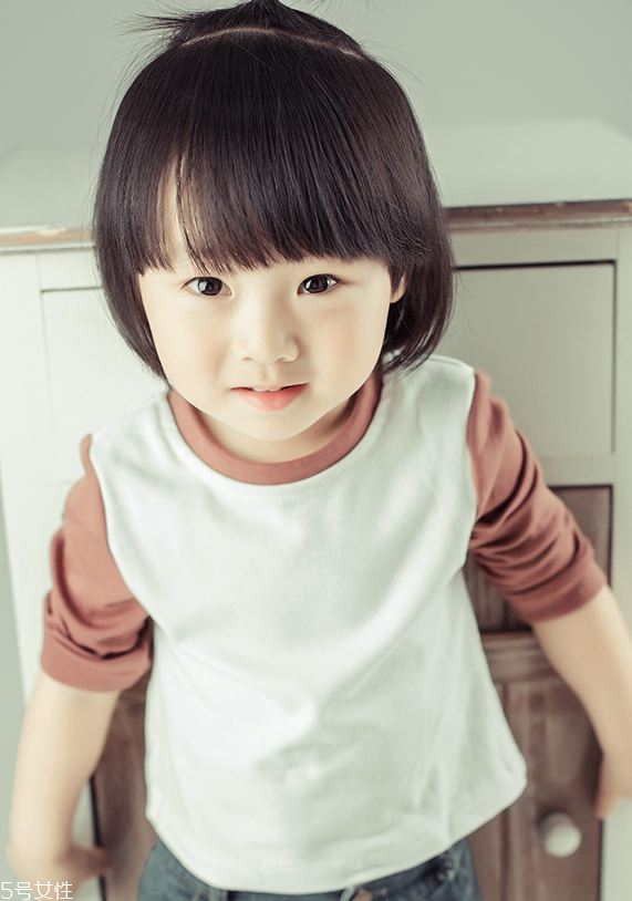 小女孩五角星辮子發(fā)型扎法 清純俏皮超可愛 小女孩五角星辮子發(fā)型扎法 清純俏皮超可愛