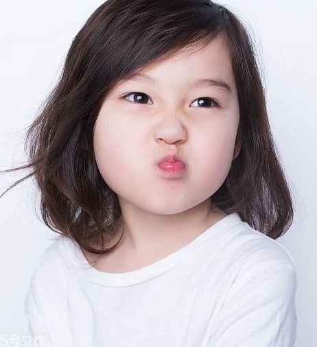 小女孩五角星辮子發(fā)型扎法 清純俏皮超可愛 小女孩五角星辮子發(fā)型扎法 清純俏皮超可愛