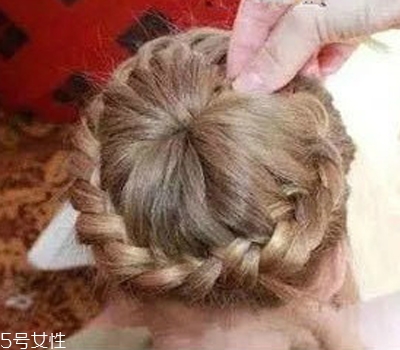 小女孩扎什么頭發(fā)好看？小公主發(fā)型大全