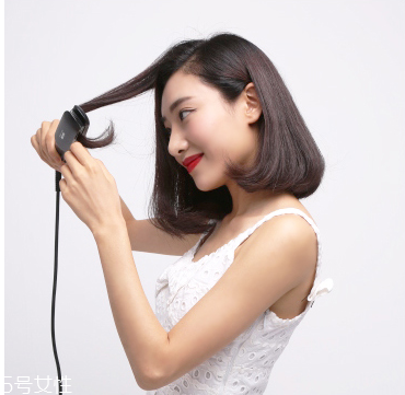 直發(fā)怎么弄卷發(fā)？直發(fā)夾板可以弄內(nèi)扣