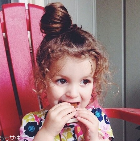 小女孩扎什么頭發(fā)好看？小公主發(fā)型大全