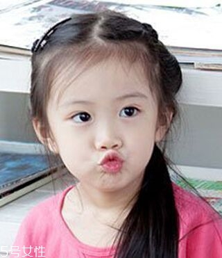 小女孩五角星辮子發(fā)型扎法 清純俏皮超可愛 小女孩五角星辮子發(fā)型扎法 清純俏皮超可愛