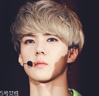 2022最流行發(fā)型顏色男生？男生潮流發(fā)型