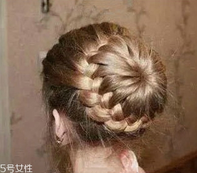 小女孩扎什么頭發(fā)好看？小公主發(fā)型大全