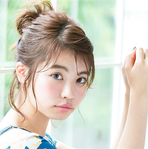 圓臉妹子怎么扎丸子頭好看？根據(jù)臉型選發(fā)型