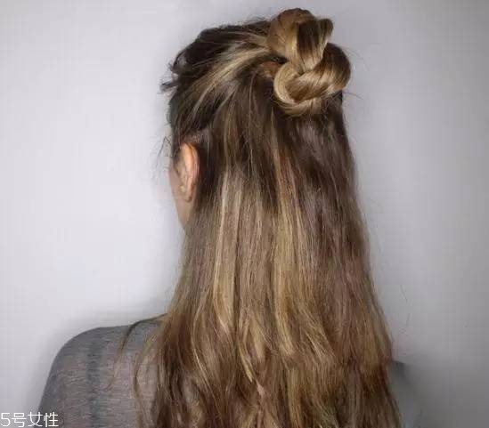 女生冬天長(zhǎng)發(fā)怎么編好看？長(zhǎng)發(fā)妹紙才懂得的痛