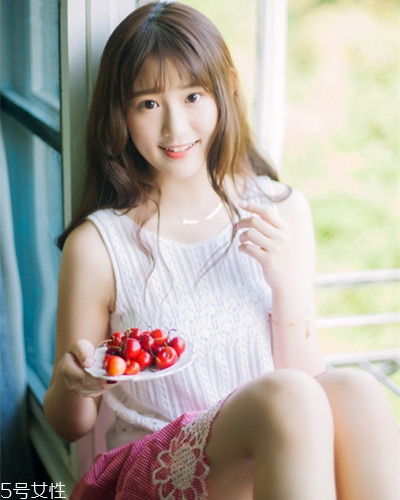 小個(gè)子女生適合什么發(fā)型？蓬松隨意效果