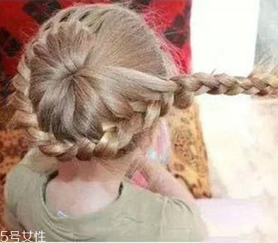 小女孩扎什么頭發(fā)好看？小公主發(fā)型大全