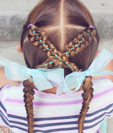 小女孩五角星辮子發(fā)型扎法 清純俏皮超可愛 小女孩五角星辮子發(fā)型扎法 清純俏皮超可愛