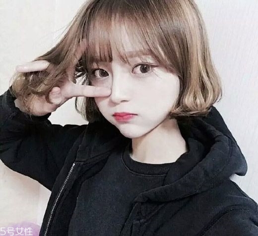 小個(gè)子女生適合什么發(fā)型？蓬松隨意效果