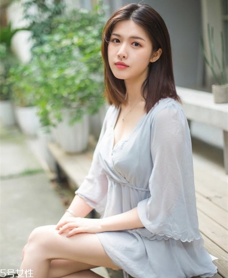 齊肩直發(fā)染什么顏色好看？簡(jiǎn)單好看的齊肩發(fā)扎法