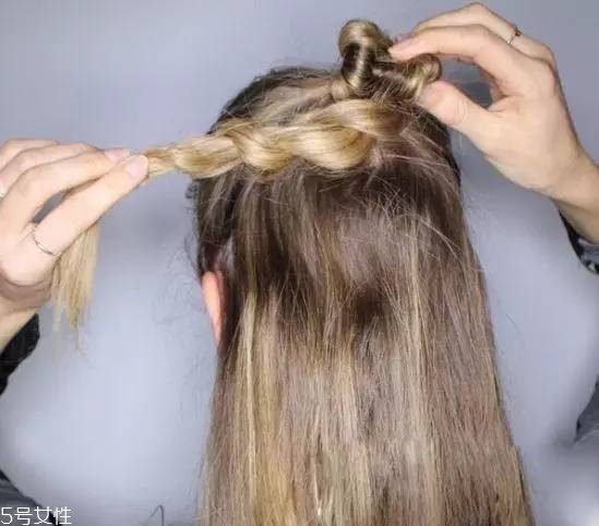 女生冬天長(zhǎng)發(fā)怎么編好看？長(zhǎng)發(fā)妹紙才懂得的痛