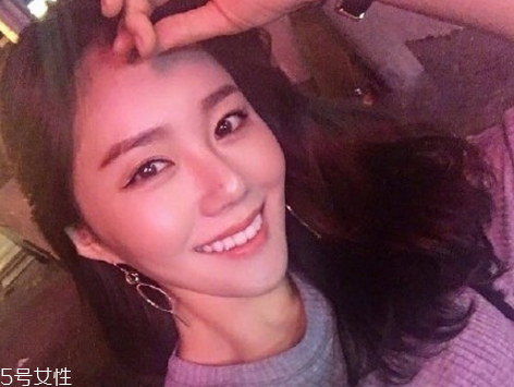 凌亂小卷中長發(fā)怎么弄好看？超美的凌亂小卷中長發(fā)