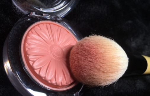 腮紅和散粉使用順序 腮紅散粉你知道先用哪個嗎？