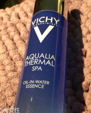 油皮用什么精華好？清爽補(bǔ)水一個(gè)都不能少