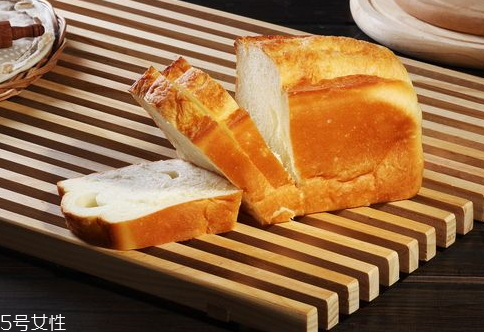 吐司面包可以放幾天 三四天左右 吐司面包可以放幾天 三四天左右