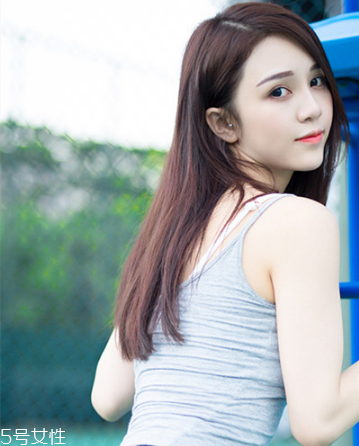 秋冬適合什么顏色的頭發(fā)？再燙個卷發(fā)更秋冬